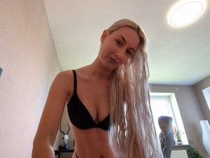 Emma_Dreams Porno Video: REITEN BIS DAS WEIßE KOMMT!?